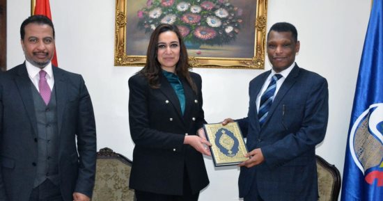القنصلية السعودية بالإسكندرية تهدى 4 آلاف نسخة من المصحف لمحافظة البحيرة