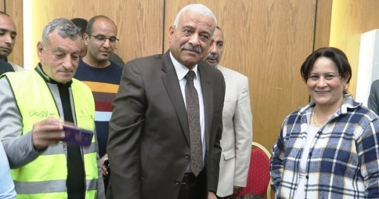 محافظ السويس يكرم الأمهات المثالية وذوى الههم ويحتفل بيوم اليتيم