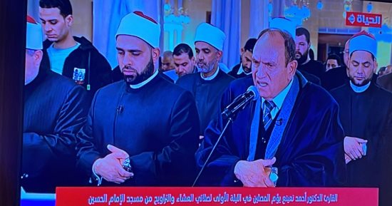 الدكتور أحمد نعينع يؤم المصلين فى صلاة التراويح بمسجد الإمام الحسين