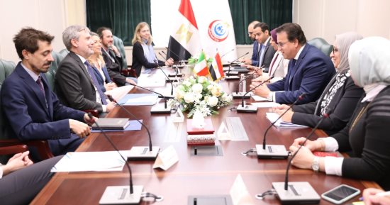 وزير الصحة يبحث مع السفير الإيطالى نتائج مشروع دعم تحسين خدمات التمريض
