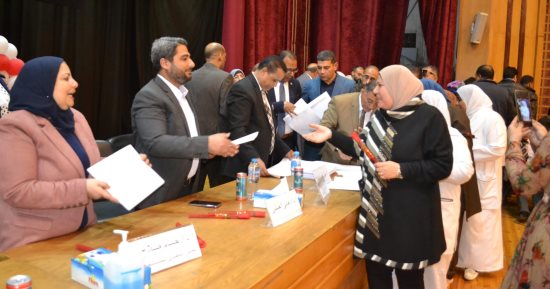 تكريم 250 سيدة من الأمهات المثاليات في احتفالية اللجنة النقابية بقصر العينى