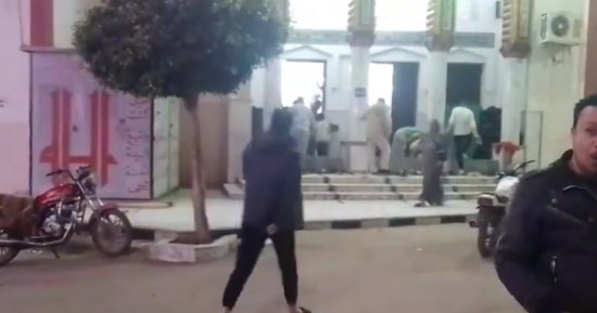 إقبال كثيف على أول صلاه للتراويح في مساجد الدقهلية