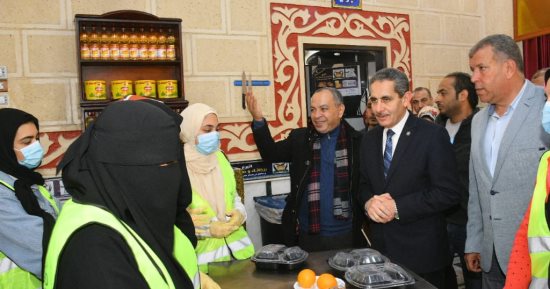 محافظ الغربية يفتتح مطبخي مصر الخير وسفراء السعادة لتقديم وجبات الإفطار لضيوف الرحمن