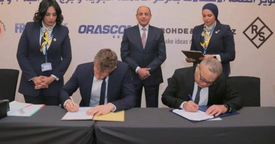 وزير الطيران يشهد توقيع اتفاقية تعاون في مجال نظم اتصالات الملاحة الجوية