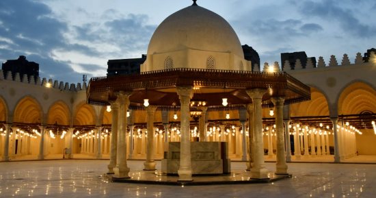 مسجد عمرو بن العاص يستعد لاستقبال المصلين فى رمضان.. صور