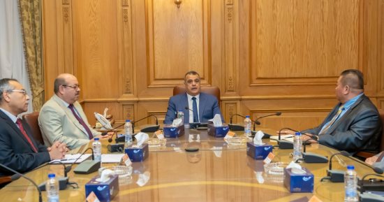 وزير الدولة للإنتاج الحربى يستقبل وفد "فوجى سينو" الصينية  