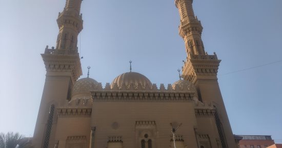 مسجد الفتح بالزقازيق يقيم ملتقى الفكر الإسلامى ومائدة إفطار طوال الشهر الكريم