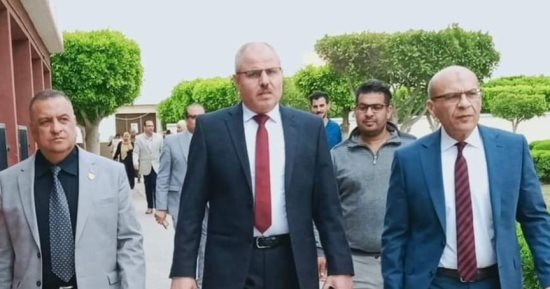 رئيس جامعة قناة السويس يتفقد المستشفى الجامعى.. ويوجه باستمرار التطوير