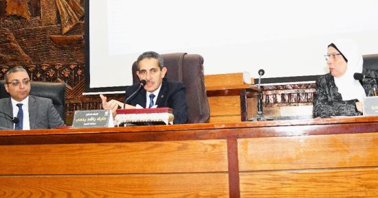 محافظ الغربية يناقش مع رؤساء المدن تطبيق منظومة تراخيص المحال العامة