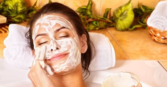 وصفات طبيعية للمسام المفتوحة.. أبرزها جل الصبار وقشر الموز متوفرة في بيتك