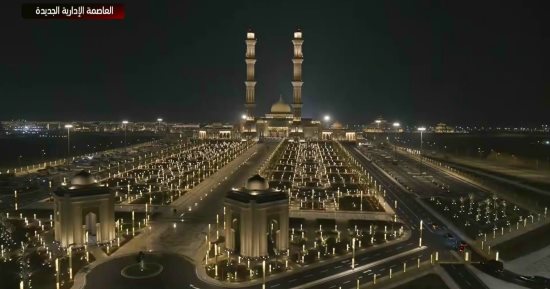 بدء شعائر صلاة الفجر فى مركز مصر الثقافي الإسلامي بحضور الرئيس السيسي