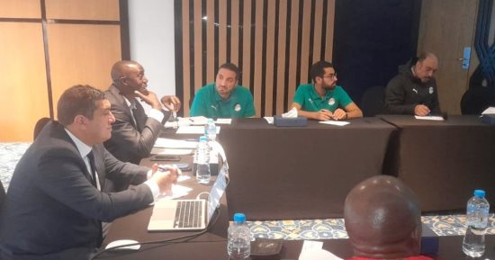 منتخب مصر بالقميص الأحمر  ومالاوي بالأسود في مباراة الغد 