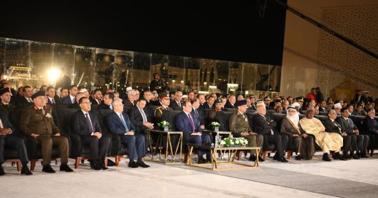 الرئيس السيسي يشهد افتتاح مركز مصر الثفافي الإسلامى بالعاصمة الإدارية الجديدة.. أسامة الأزهرى: لدينا طموح لانطلاق عدة مدارس تعلم فنون التلاوة والأذان والابتهالات.. وهشام عباس يقدم "أسماء الله الحسنى"
