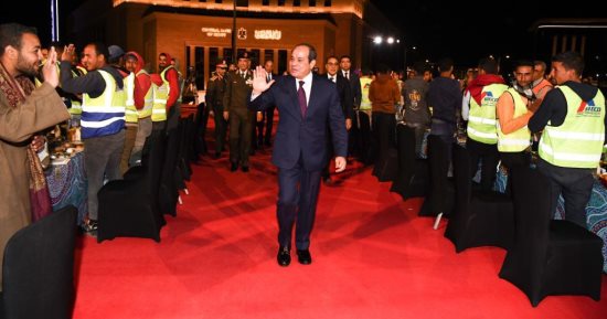 الرئيس السيسي يفتتح المركز الإسلامى بالعاصمة الإدارية الجديدة بحضور كبار رجال الدولة.. ويستمع لشرح تفصيلى للتصميم.. والمركز يحصل على شهادات جينيس بأكبر مسجد وأثقل نجفة