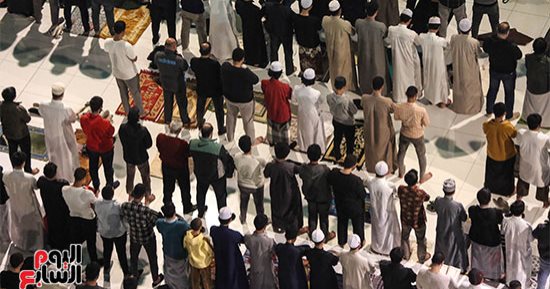 الآلاف يؤدون صلاة التراويح فى ثانى ليالى رمضان بالجامع الأزهر.. فيديو