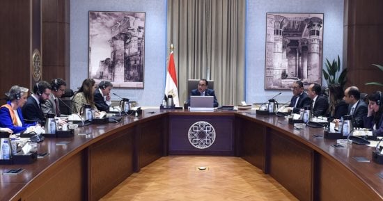 رئيس الوزراء يلتقى وفدا فرنسيا يضم سياسيين وكتاب وصحفيين لشرح الموقف المصرى تجاه عدد من القضايا المهمة.. استعرض جهود الدولة لبناء الإنسان وتطوير العمران.. مدبولى: نحارب الفكر التكفيري والمتطرف منذ 10 سنوات 