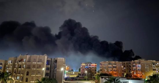 حريق هائل فى مصنع مراتب بالعبور.. والحماية المدنية تحاول إخماده (صور)