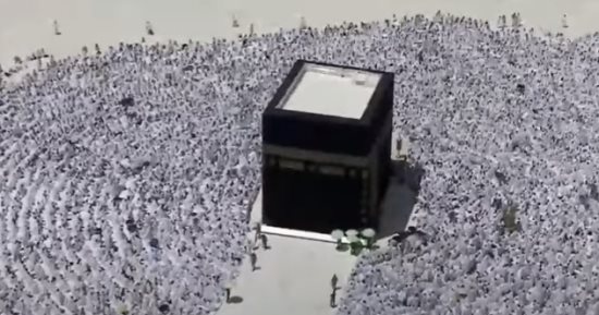 فى أجواء روحانية.. الآلاف يؤدون صلاة الجمعة الأولى من رمضان بالحرم.. رئاسة الحرمين: تم رفع الطاقة الاستيعابية لساحات وأروقة ومصليات المسجد الحرام.. تكثيف الخدمات لاستقبال ضيوف الرحمن ومضاعفة عمليات التطهير..صور