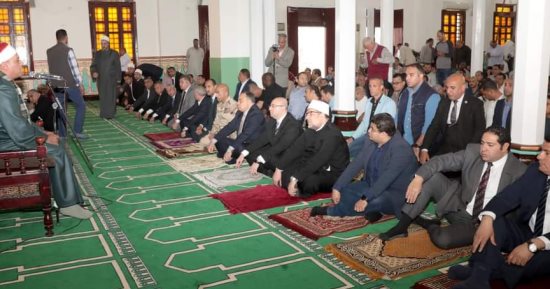 وزير الأوقاف ومحافظ بنى سويف يؤديان صلاة الجمعة بمسجد عمر بن عبدالعزيز