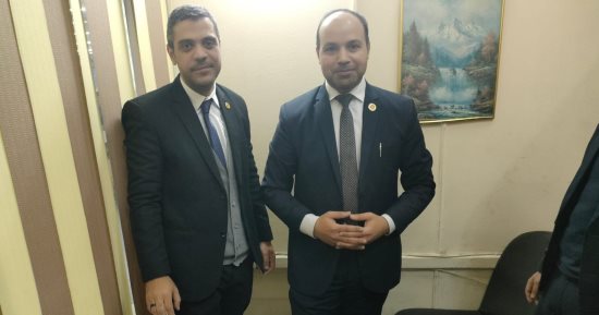 ضبط راكب بمطار القاهرة حاول تهريب 61 هاتفا محمولا