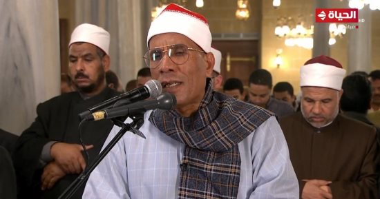 بث مباشر.. الشيخ الطاروطى يؤم المصلين فى صلاة التراويح بمسجد الإمام الحسين