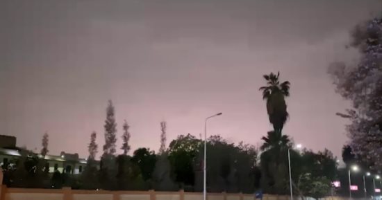 أمطار غزيرة تضرب مناطق متفرقة بعد إفطار ثانى أيام رمضان.. فيديو