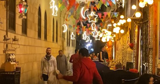 فسحة فى رحاب الله.. الجمال والروحانية مجانا فى الحسين وخان الخليلى وشارع المعز