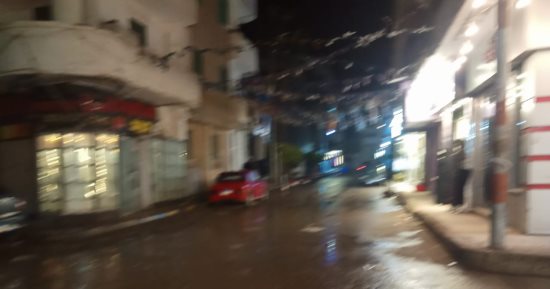 الأمطار الغزيرة والبرق والرعد يضربان البحيرة.. وطوارئ لمواجهة تقلبات الطقس.. صور 
