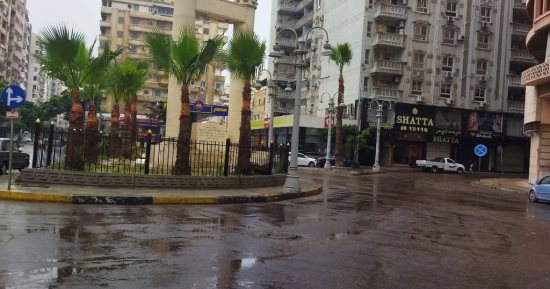 آخر النوات الباردة.. نوة "عوة" تضرب الإسكندرية فى ثانى أيام شهر رمضان بأمطار متوسطة.. "الصرف الصحى" تعلن حالة الطوارئ ووقف الإجازات.. وتحذيرات من تقلبات ربيعية قادمة.. صور