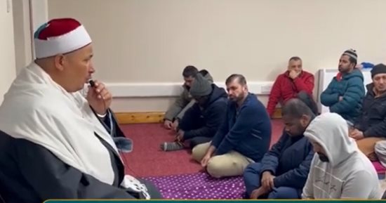 سفراء دولة التلاوة.. قناة الناس تذيع تلاوة خاشعة للقارئ عبدالله حجازى فى أيرلندا 