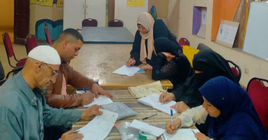 شبرا الخيمة بلا أمية.. المدينة تدشن المبادرة وتلقى إقبالا كبير.. تم تفعيلها بالمساجد والكنائس وقصور الثقافة ومراكز الشباب والوحدات الصحية وإدارات التضامن.. و221 فصلا تعليميا استقبلت 1039 دارسا حتى الآن.. صور