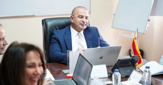 نائب وزيرة التخطيط يناقش الخطة الاستثمارية لوزارة الاتصالات للعام 2023/2024