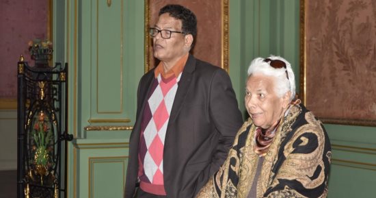 زينب السجيني تزور معرض أحمد نوار بمجمع الفنون.. صور