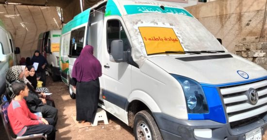 تقديم الخدمات الطبية لـ 650 شخصا ضمن "حياة كريمة" بقرية بكفر الشيخ.. صور