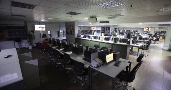 "اليوم السابع" تشارك فى ساعة الأرض بإطفاء أنوار المقر الرئيسى للجريدة بنسبة 50%