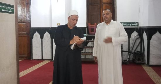 وكيل أوقاف الإسكندرية يتفقد عددا من المساجد فجرا