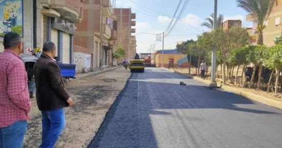 رئيس مدينة أشمون يتابع استكمال أعمال رصف الطريق الدائرى