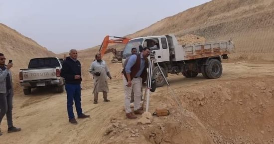 رئيس قطاع المياه الجوفية يتفقد أعمال تطوير منظومة الري والصرف بواحة سيوة