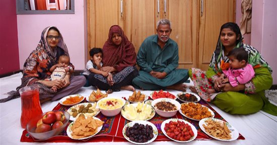 أصناف أشكال وألوان.. سفرة رمضال حول العالم