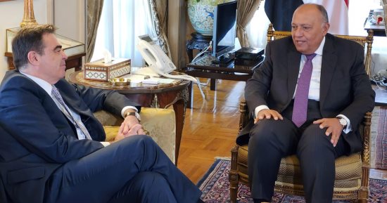 وزير الخارجية يبحث مع مسؤول أوروبى سبل التصدى للهجرة غير الشرعية