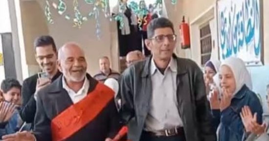ممر شرفي لمعلم رفض مناصب قيادية ليدرس لتلاميذه حتى سن التقاعد بسيناء.. صور