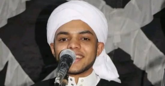 أصغر منشد بالأقصر يسير على درب والده وجده فى إحياء ليالى رمضان بإسنا.. صور