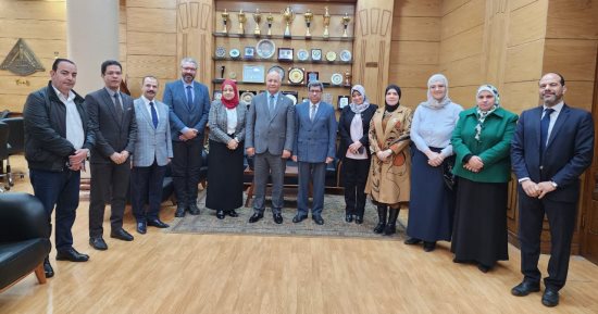 رئيس جامعة بنها يستقبل وفد مركز المعلومات ودعم اتخاذ القرار بمجلس الوزراء