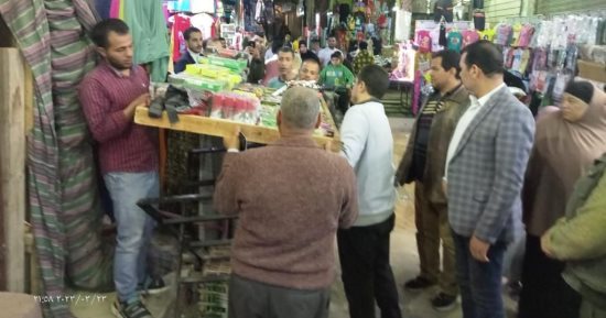 حملات للأجهزة التنفيذية تضبط آلاف القطع من الألعاب النارية بالفيوم.. صور