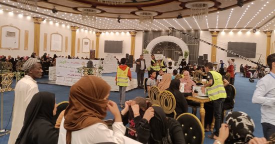 "كتف فى كتف" توزيع 900 كرتونة رمضان على غير القادرين بالأقصر.. صور 