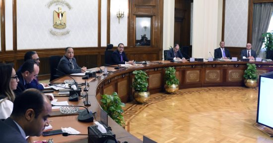 رئيس الوزراء يتابع موقف تطبيق منظومة الشحن المسبق