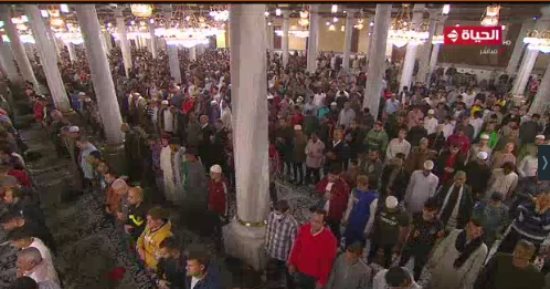 الشيخ المراغي يؤم المصلين فى صلاة التراويح بمسجد الإمام الحسين.. بث مباشر