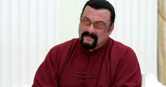 أوكرانيا تسخر من ستيفن سيجال.. من التمثيل لتدريب الجنود الروس