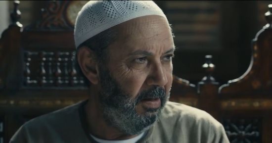 عملة نادرة الحلقة 5.. نيللى كريم تضع رضيعها فى سلة وتهرب من بيت جمال سليمان