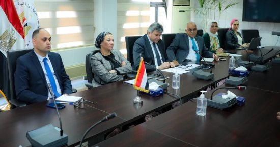 وزيرة البيئة ومحافظ السويس يناقشان فرص الاستثمار بمجال المخلفات